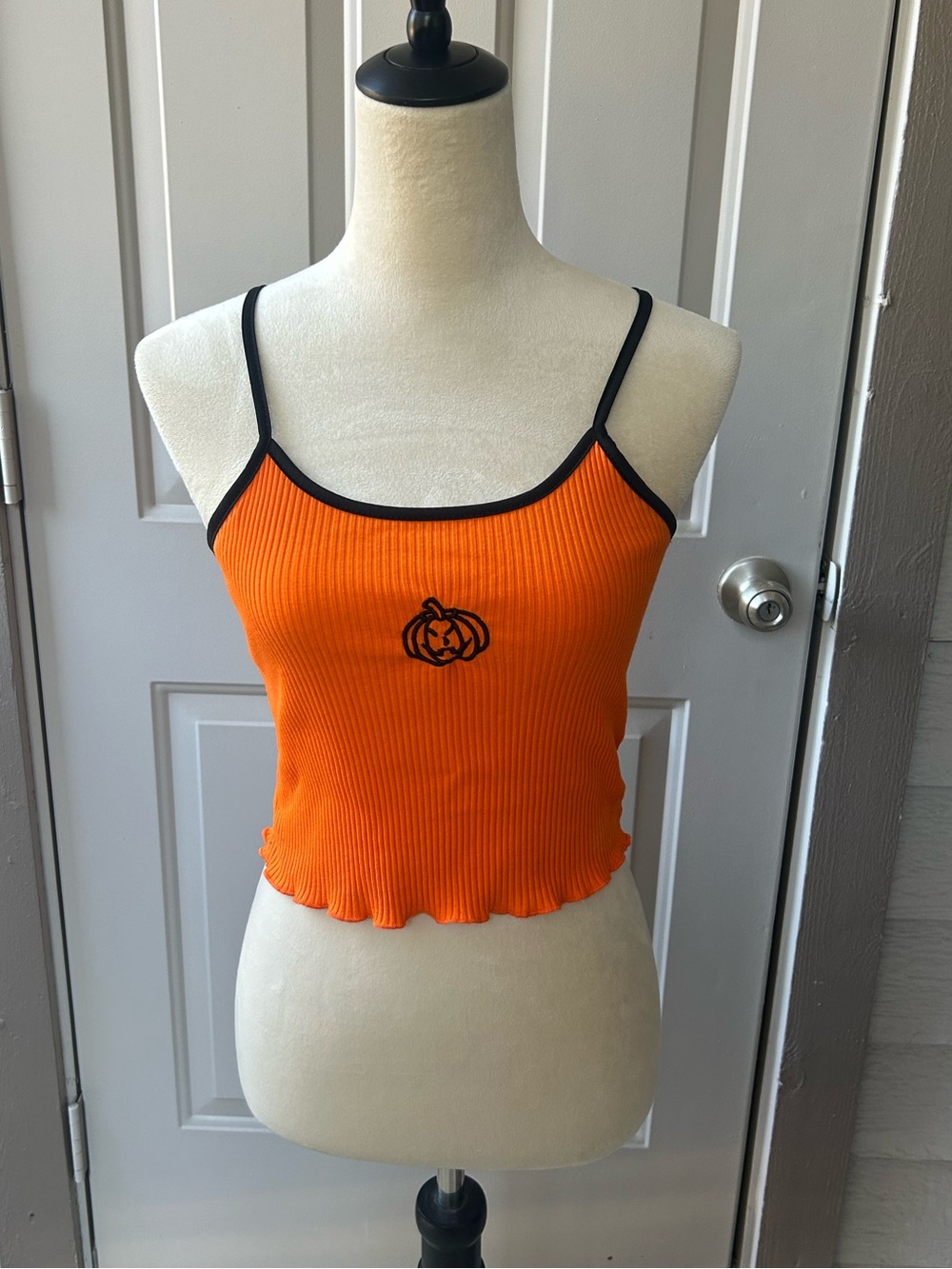 Halloween Pumpkin Ribbed Spaghetti Strap Crop Top with Black Trim